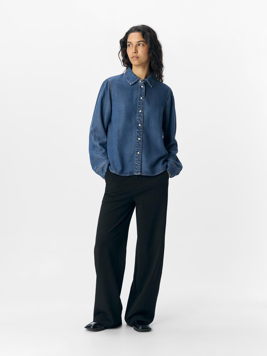 model_shot-front_full